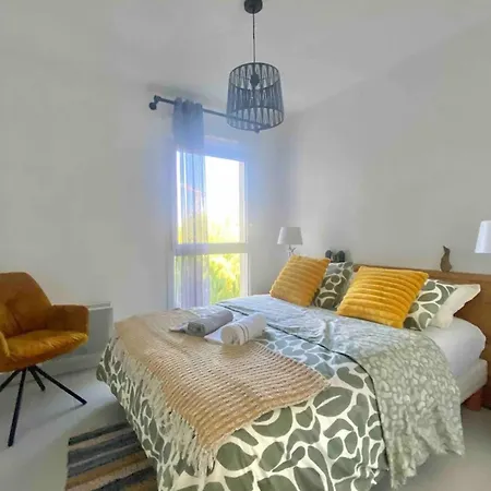 Apartment Bright With Balcony