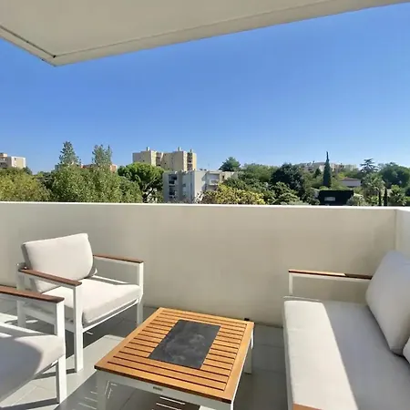 Apartment Bright With Balcony